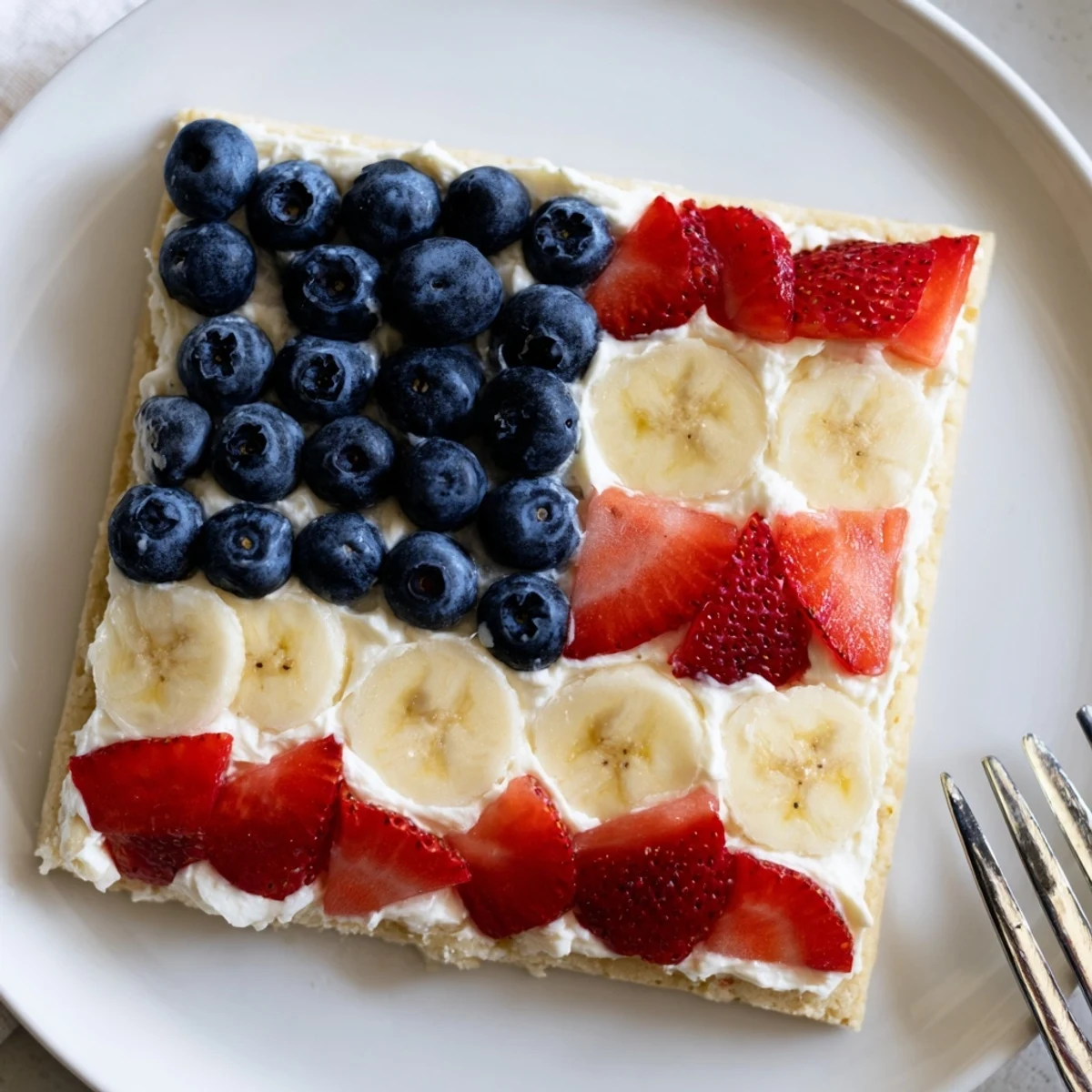 American Flag Fruit Pizza on cookie crust with creamy frosting, vibrant berries